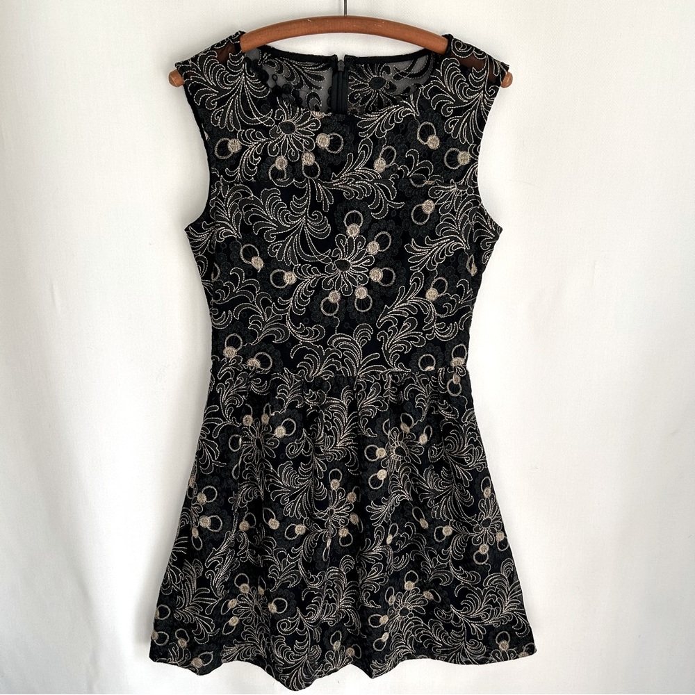 Garnet Hill~ nwot ~ Embroidered Metallic Ophelia Dress* in size 4